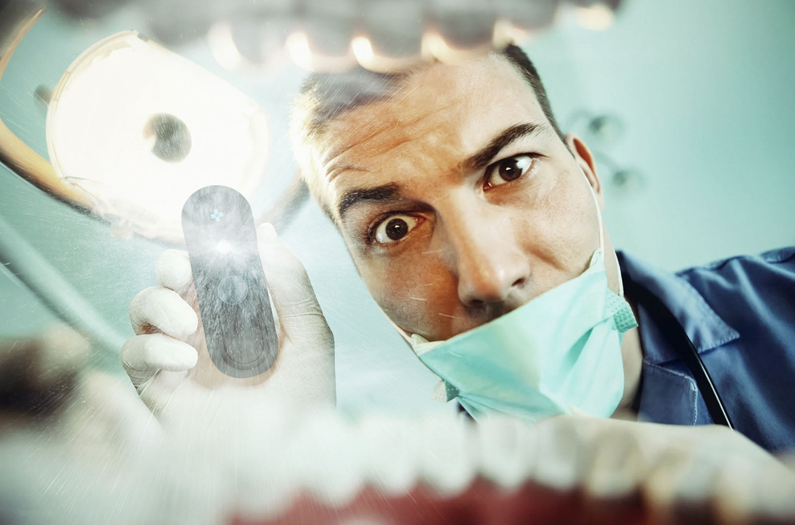 Flowze breath spray device for instant fresh breath