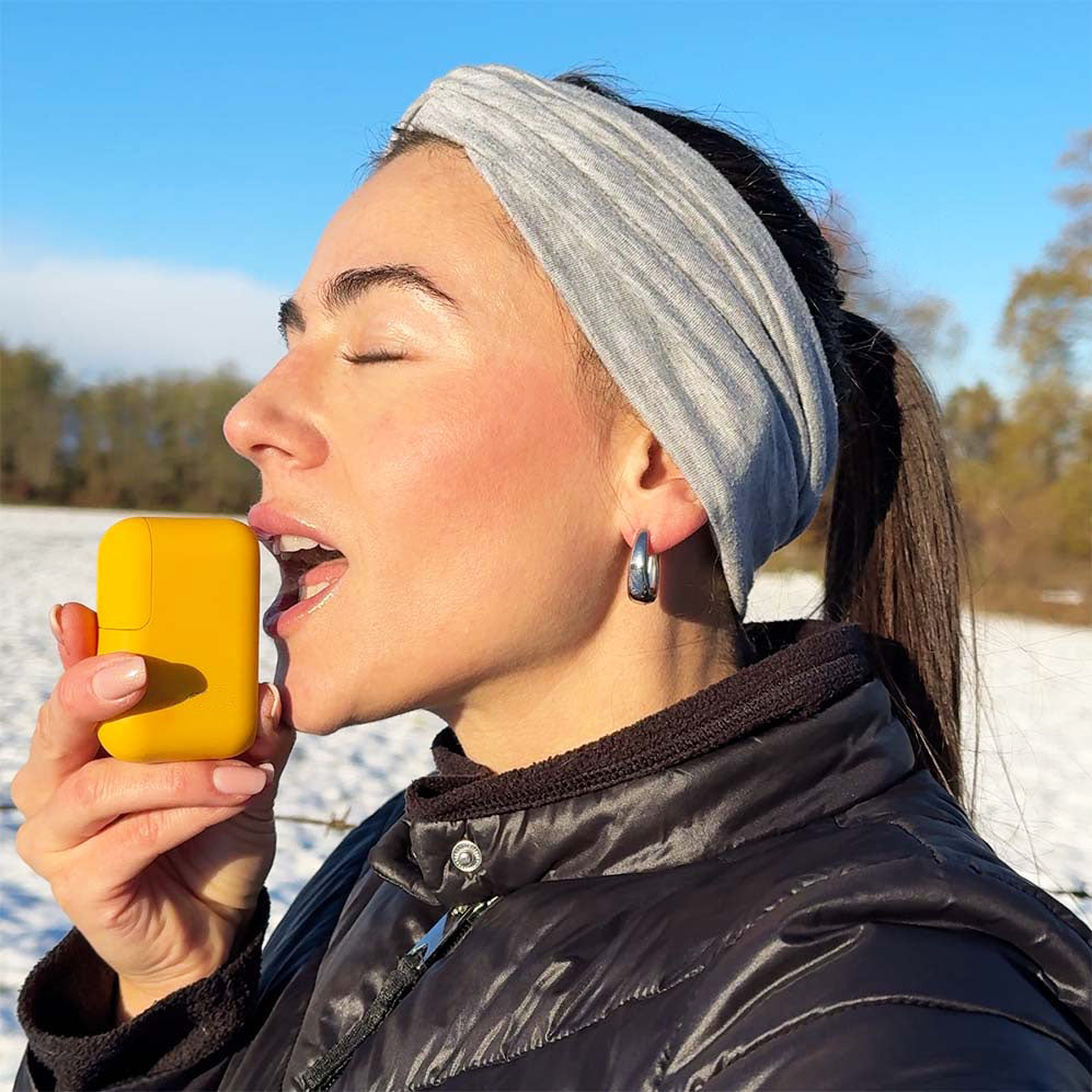 Flowze breath spray device for instant fresh breath