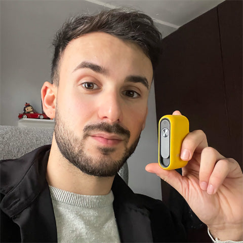 Flowze breath spray device for instant fresh breath