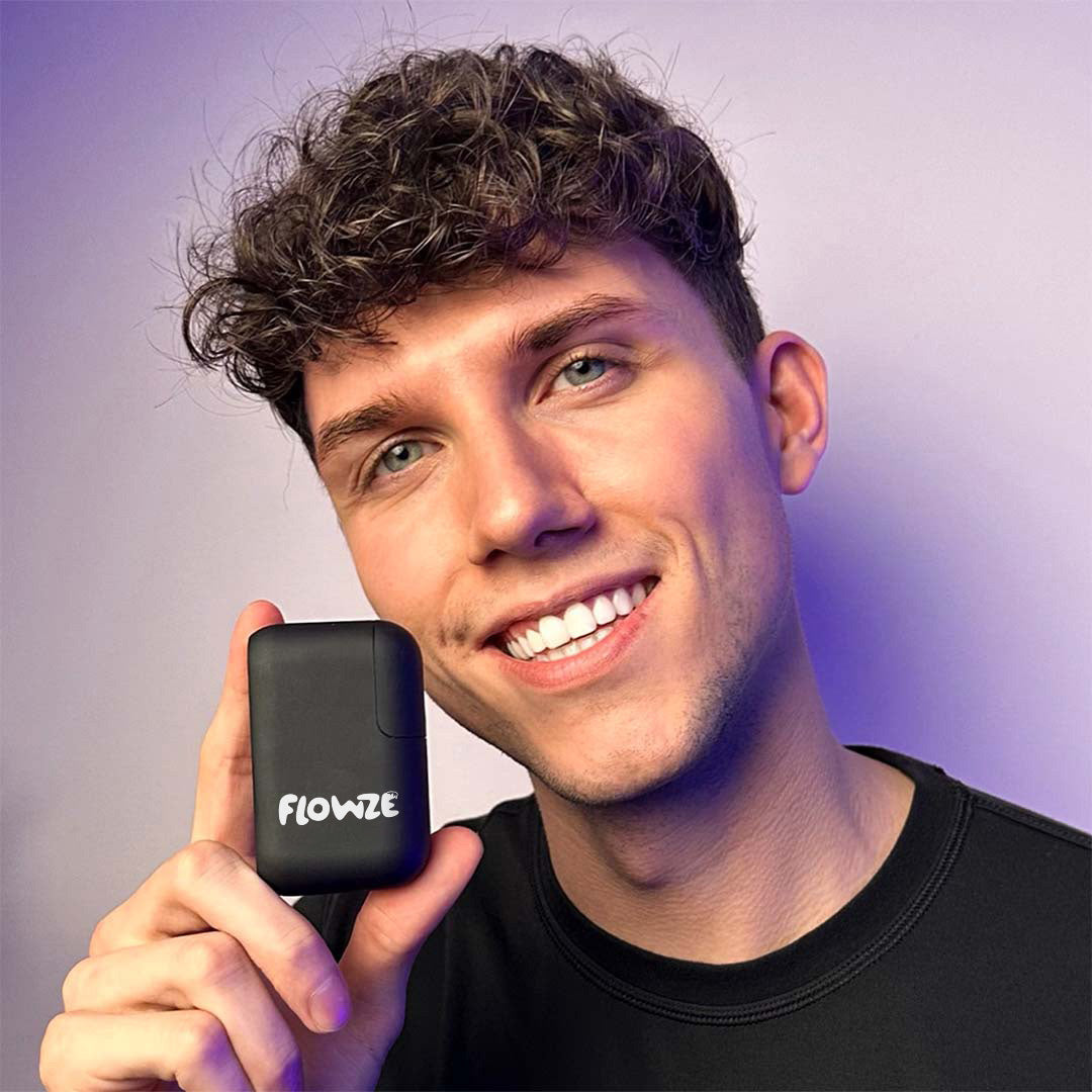 Flowze breath spray device for instant fresh breath